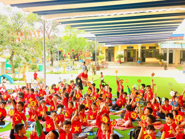TRƯỜNG MN DIỄN THỌ TỔ CHỨC CHƯƠNG TRÌNH "TÔI YÊU VIỆT NAM  VỚI CHỦ ĐỀ BÉ VỚI ATGT" NĂM 2024-2025