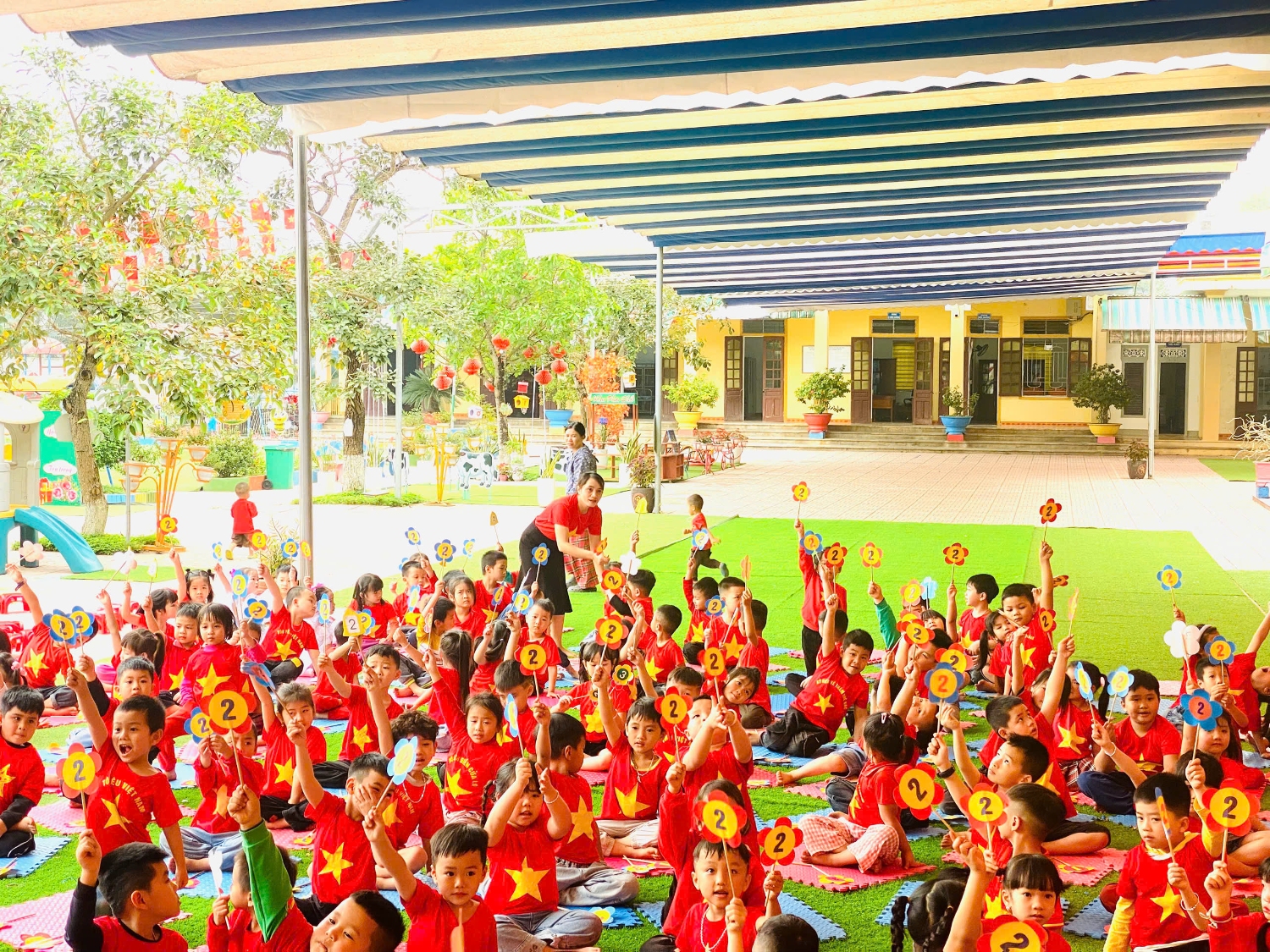 TRƯỜNG MN DIỄN THỌ TỔ CHỨC CHƯƠNG TRÌNH "TÔI YÊU VIỆT NAM  VỚI CHỦ ĐỀ BÉ VỚI ATGT" NĂM 2024-2025